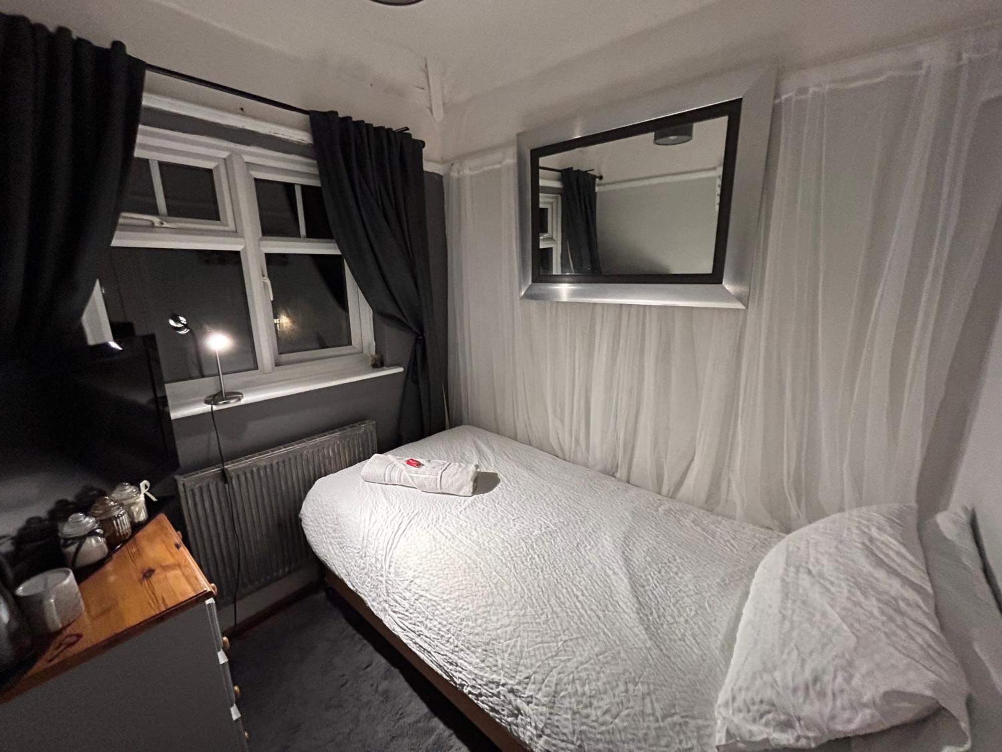 Redditch Rest Near Town Centre & Transport Links Apartment Exterior photo